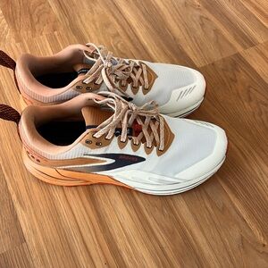 Brooks cascadia 16 -new
